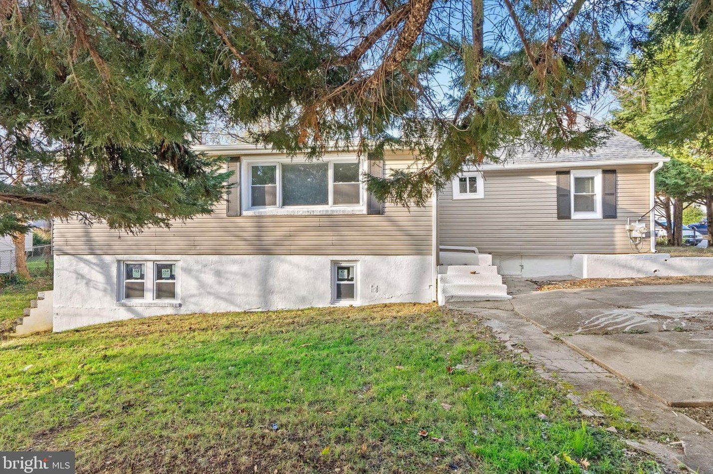 500 Goldleaf Ave, Capitol Heights, MD 20743-2414