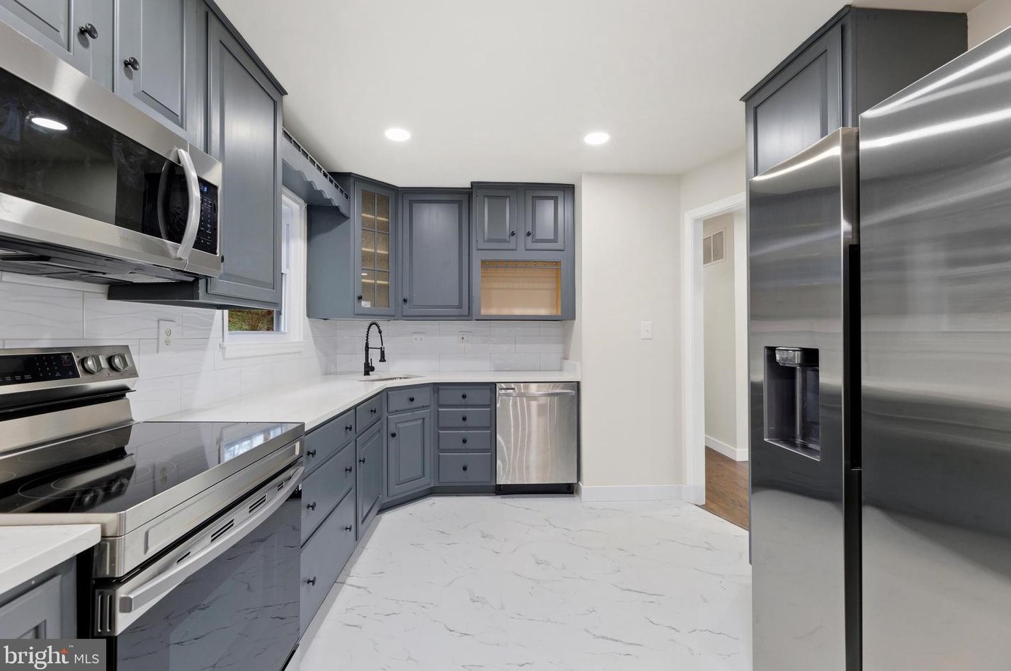 6300 Kaine Dr, Clinton MD  20735-4107 exterior