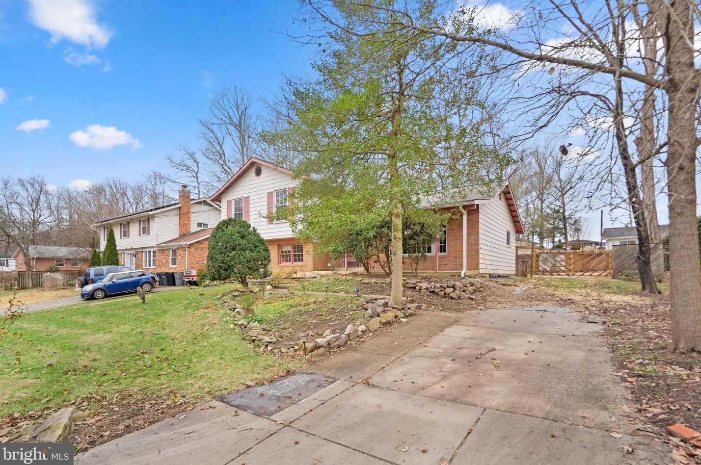 6916 Pine Valley Dr, Glenn Dale, MD 20769-9323