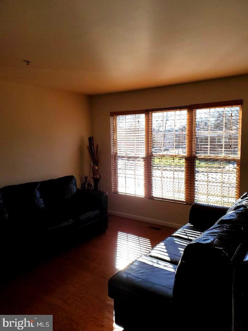 803 Eastern Ave, Capitol Heights, MD 20743-1307