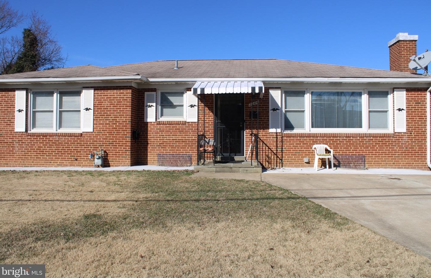 2002 Gaither St, Temple Hills, MD 20748-5641