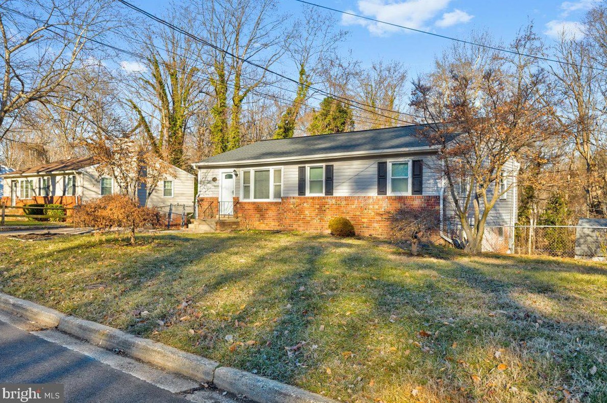 5400 Trent St, Clinton, MD 20735-2418