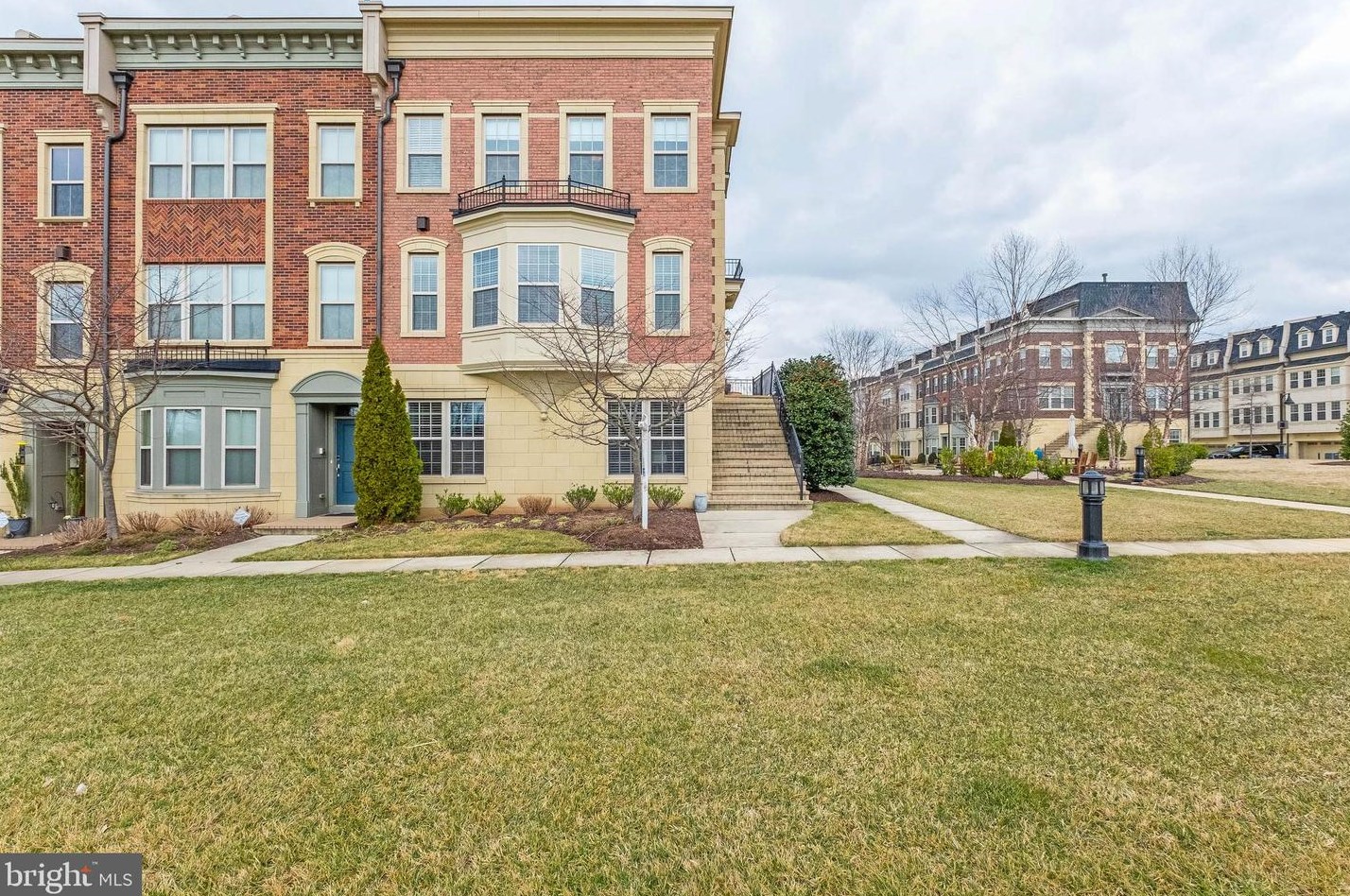 700 Topmast Dr, Oxon Hill, MD 20745-1186