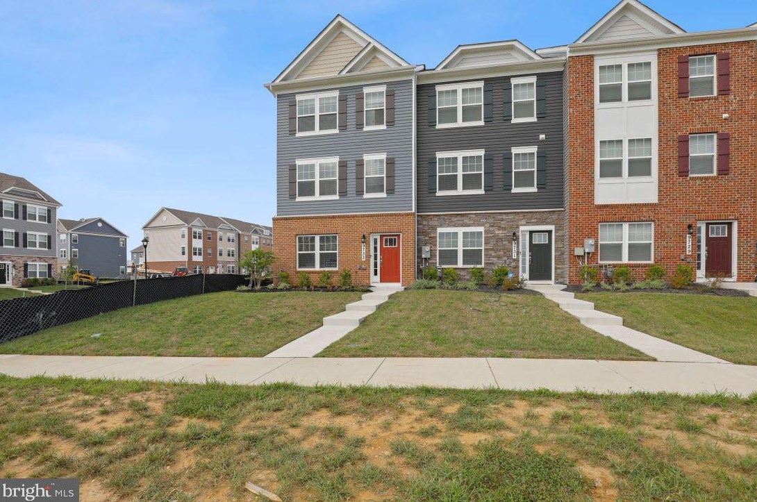 8772 Mimosa Ave, Clinton, MD 20735-2647