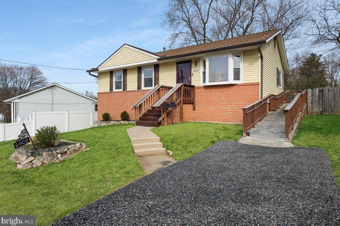 6902 Pepper St, Capitol Heights, MD 20743-2657