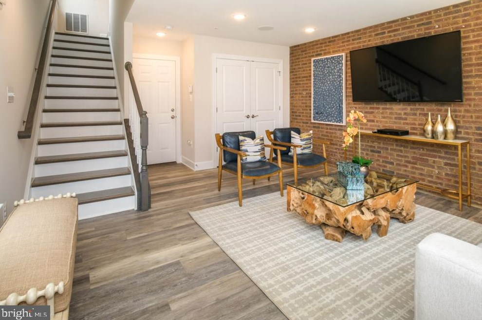 6724 Belcrest Rd, Hyattsville, MD 20782