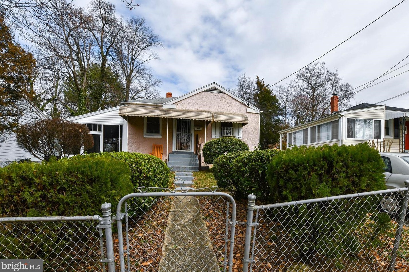 1323 Oates St, Capitol Heights, MD 20743-1249