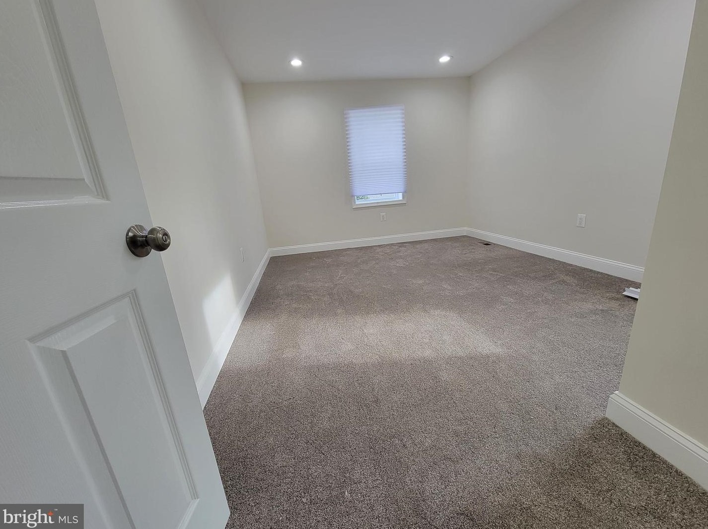 5629 Southern Ave, Capitol Heights MD  20743-2880 exterior