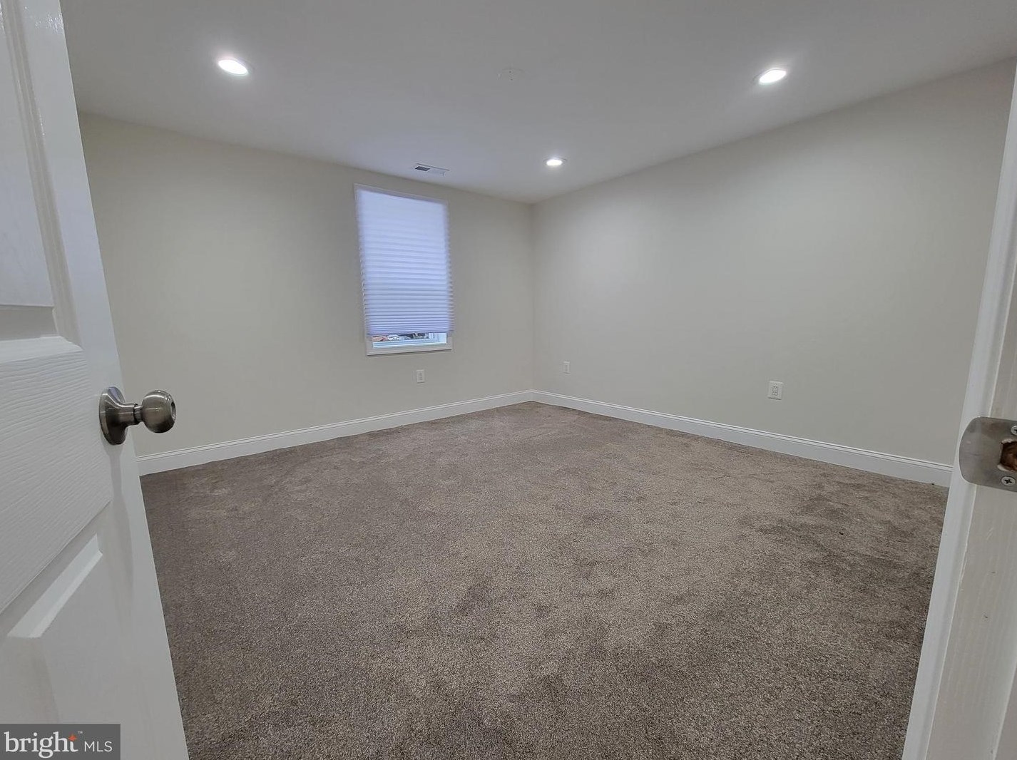 5629 Southern Ave, Capitol Heights MD  20743-2880 exterior