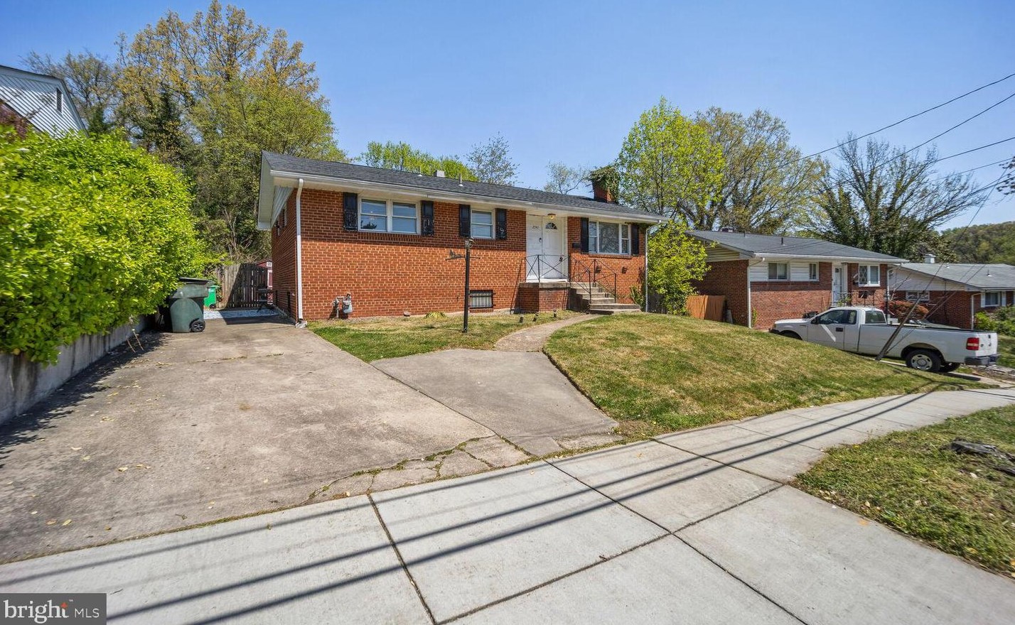 2541 Fairhill Dr, Suitland, MD 20746