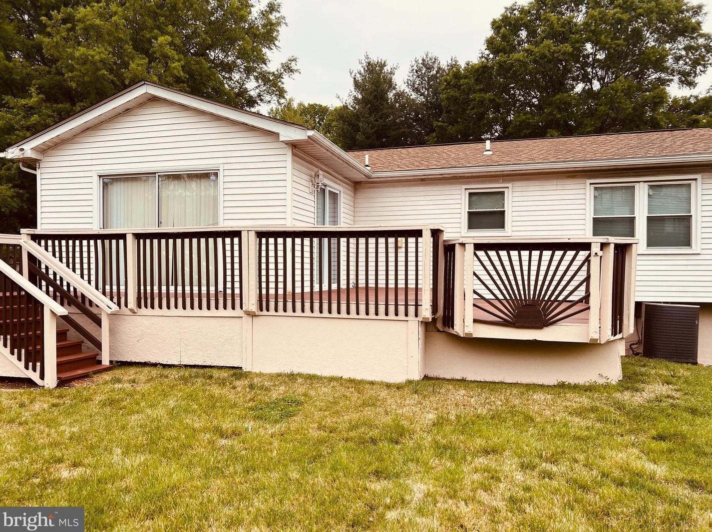 9511 Dalmatia Dr, Clinton MD  20735-4404 exterior