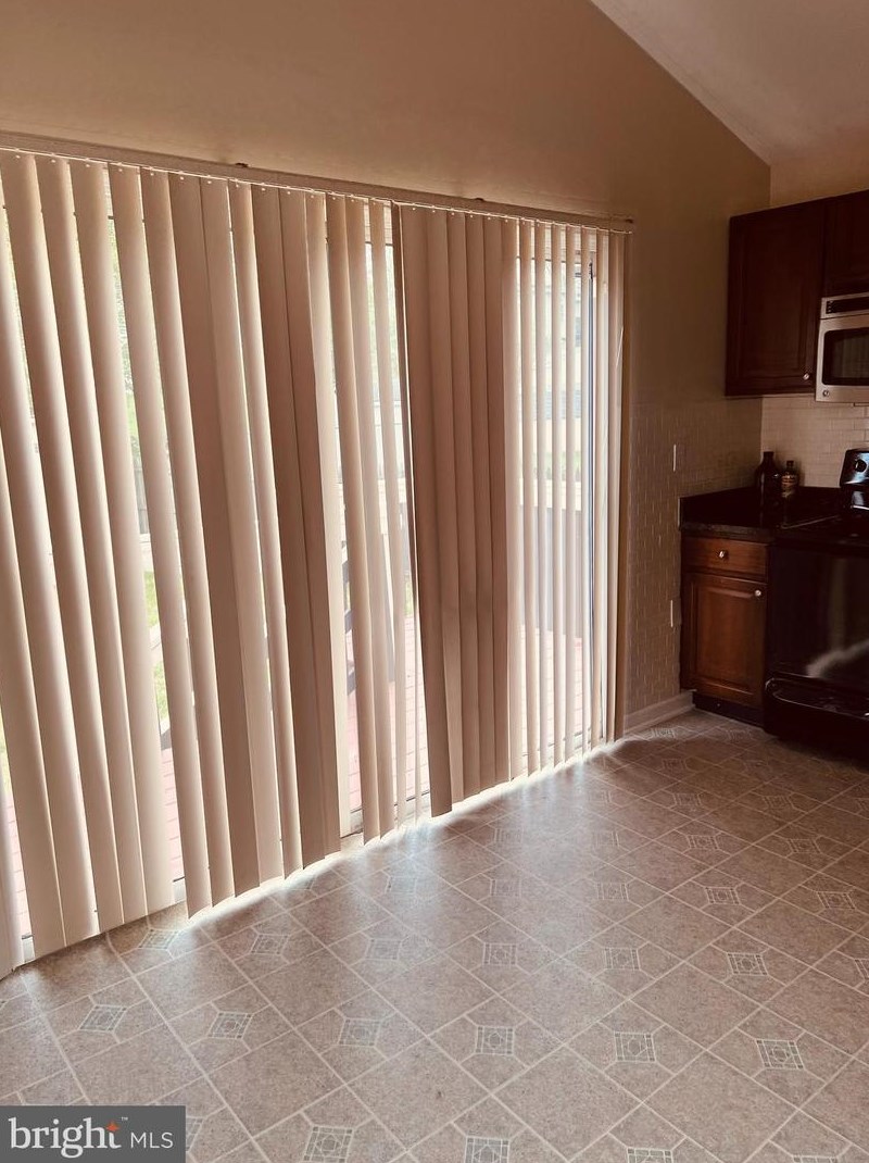 9511 Dalmatia Dr, Clinton MD  20735-4404 exterior