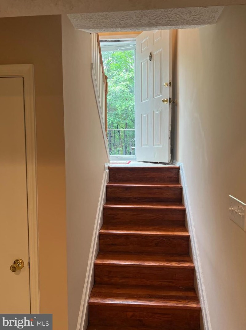 9511 Dalmatia Dr, Clinton MD  20735-4404 exterior