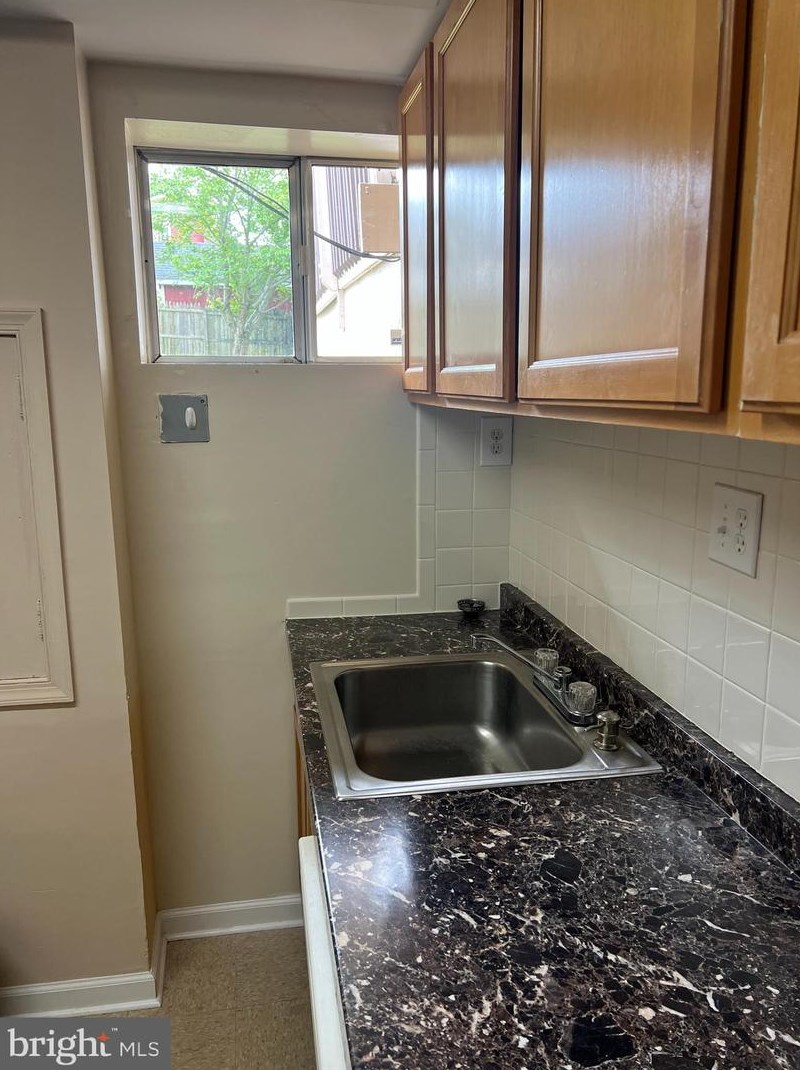 9511 Dalmatia Dr, Clinton MD  20735-4404 exterior