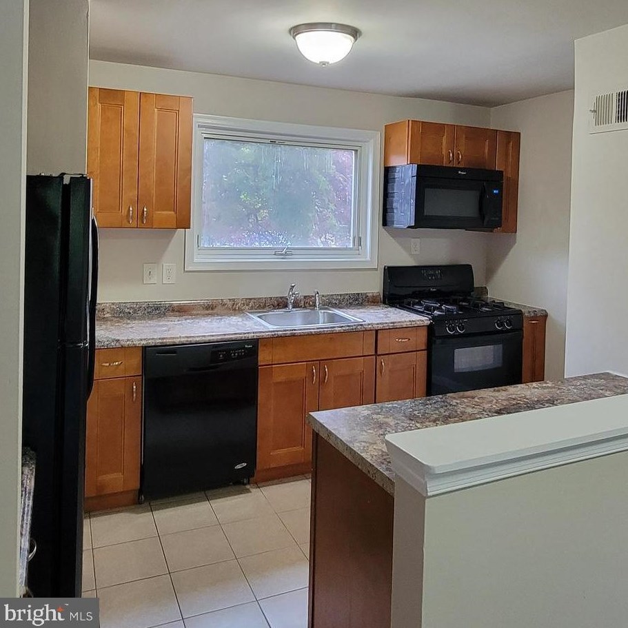 5309 Deal Dr, Oxon Hill, MD 20745