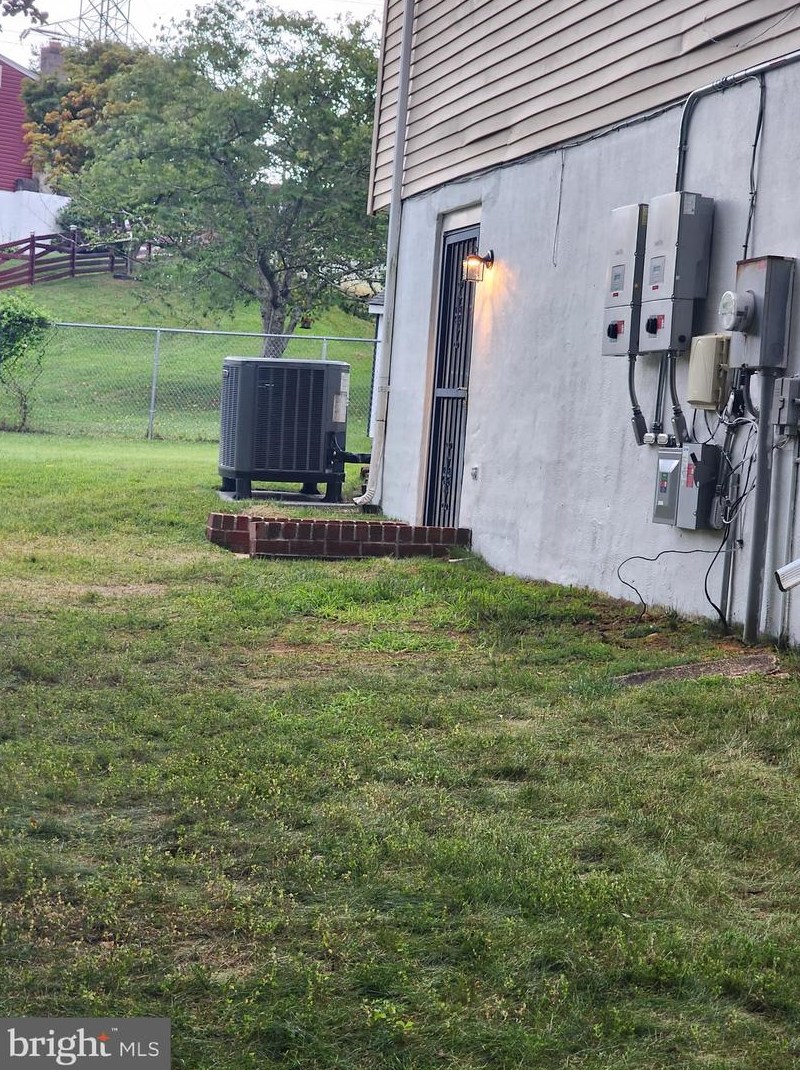 9507 Dalmatia Dr, Clinton MD  20735-4404 exterior