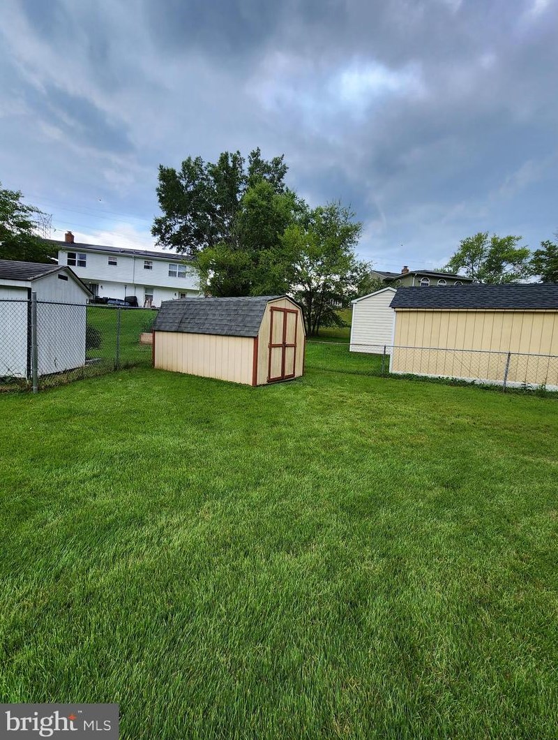 9507 Dalmatia Dr, Clinton MD  20735-4404 exterior