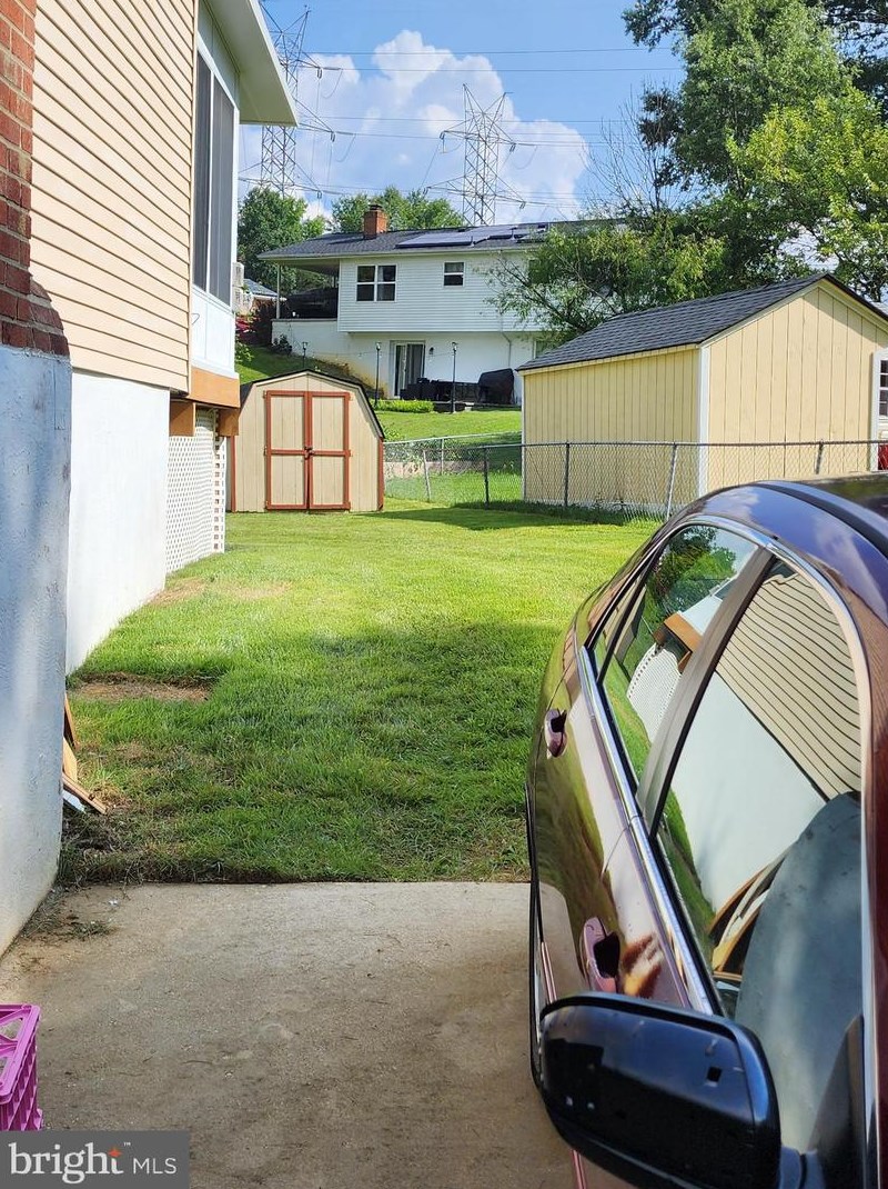 9507 Dalmatia Dr, Clinton MD  20735-4404 exterior