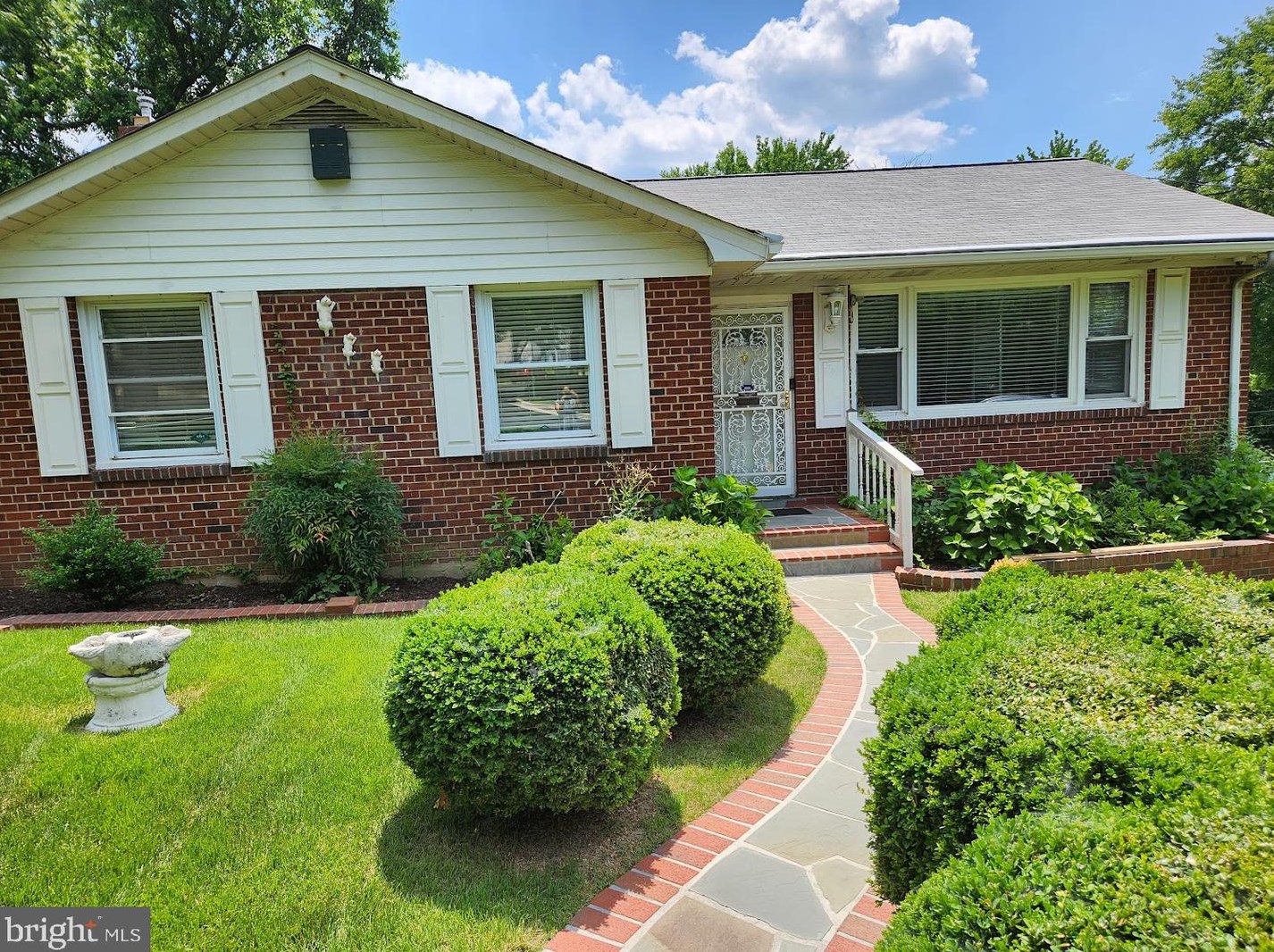 2803 Curtis Dr, Temple Hills, MD 20748