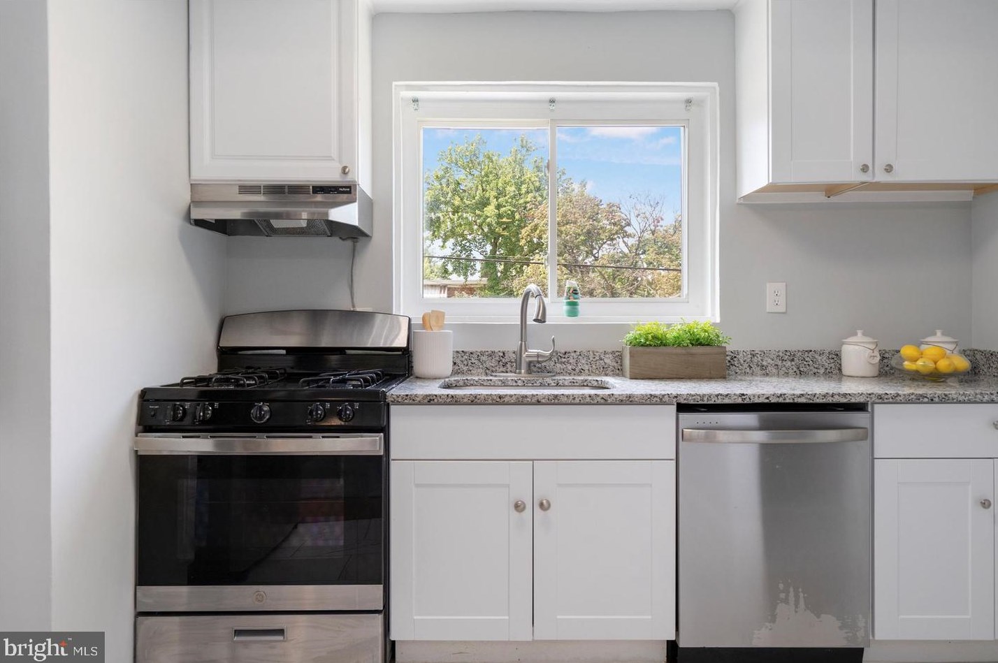 5202 Leverett St, Oxon Hill MD  20745-2032 exterior