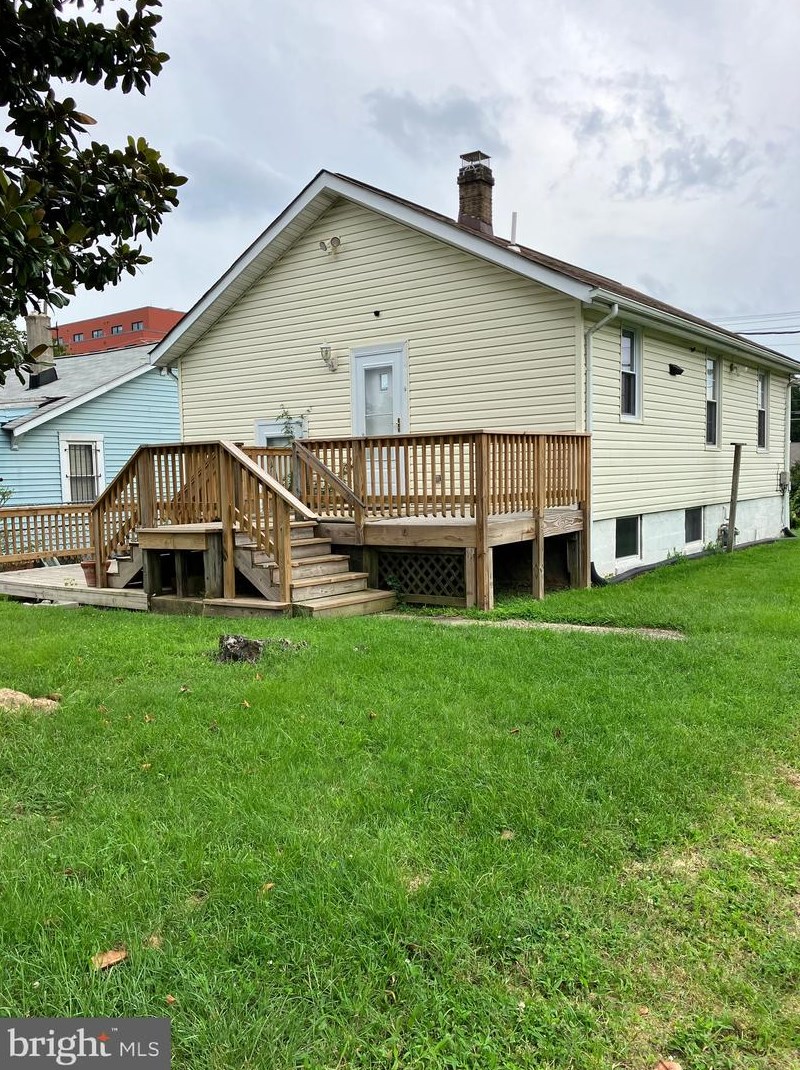 1105 Eastern Ave, Capitol Heights, MD 20743-1123