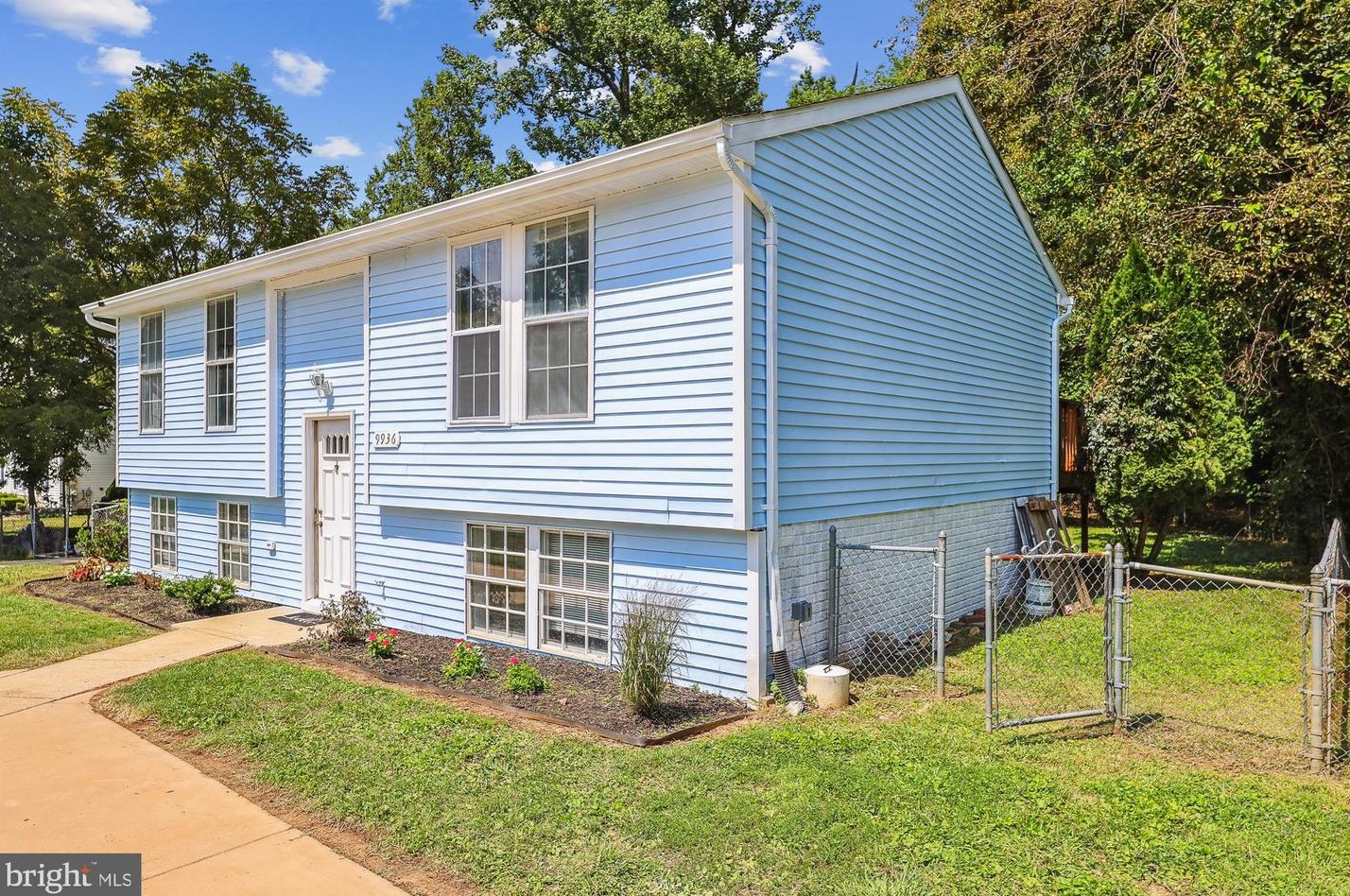 9936 Grant St, Lanham, MD 20706-4719