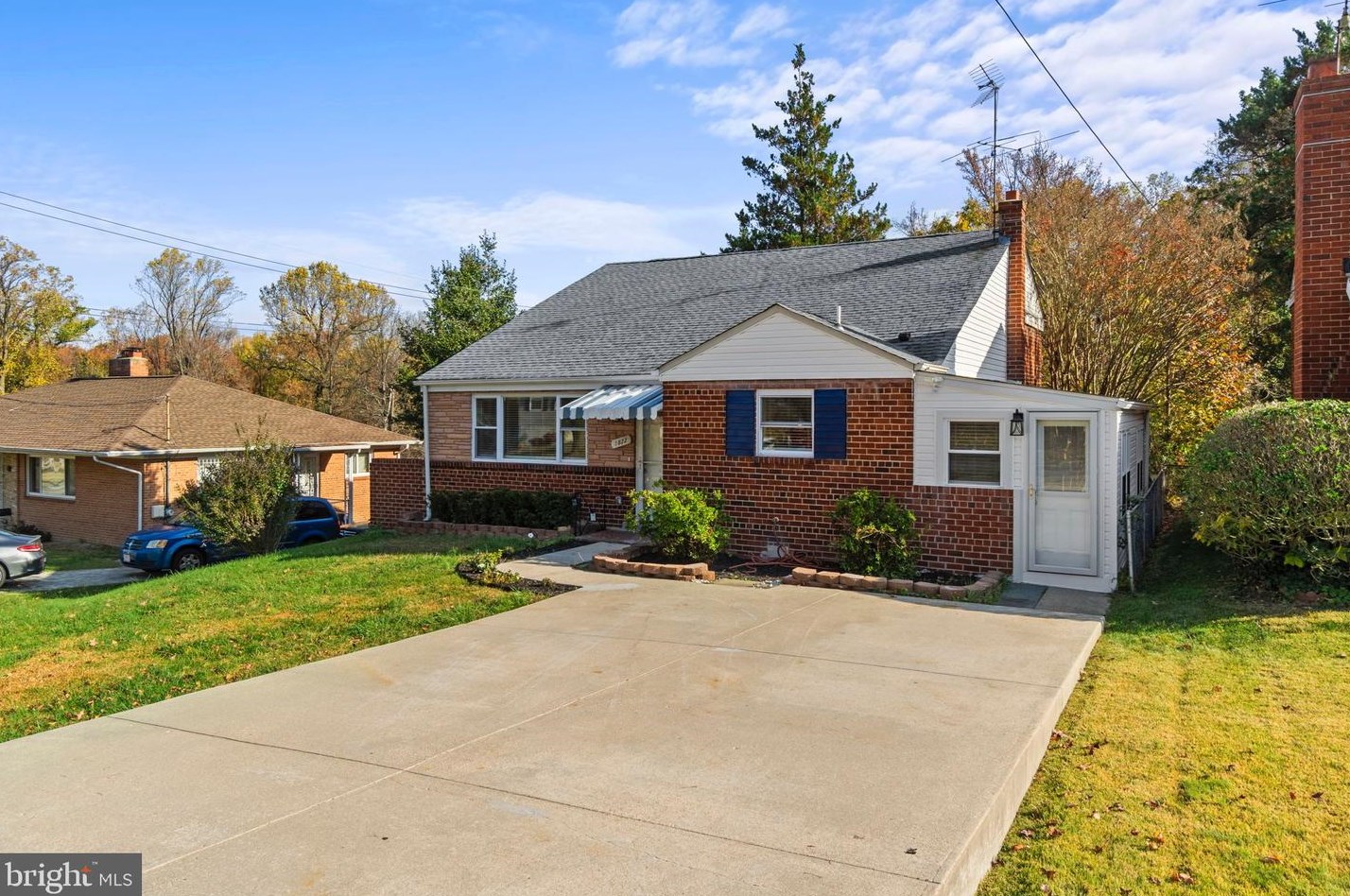 1822 Campbell Dr, Suitland, MD 20746-1024