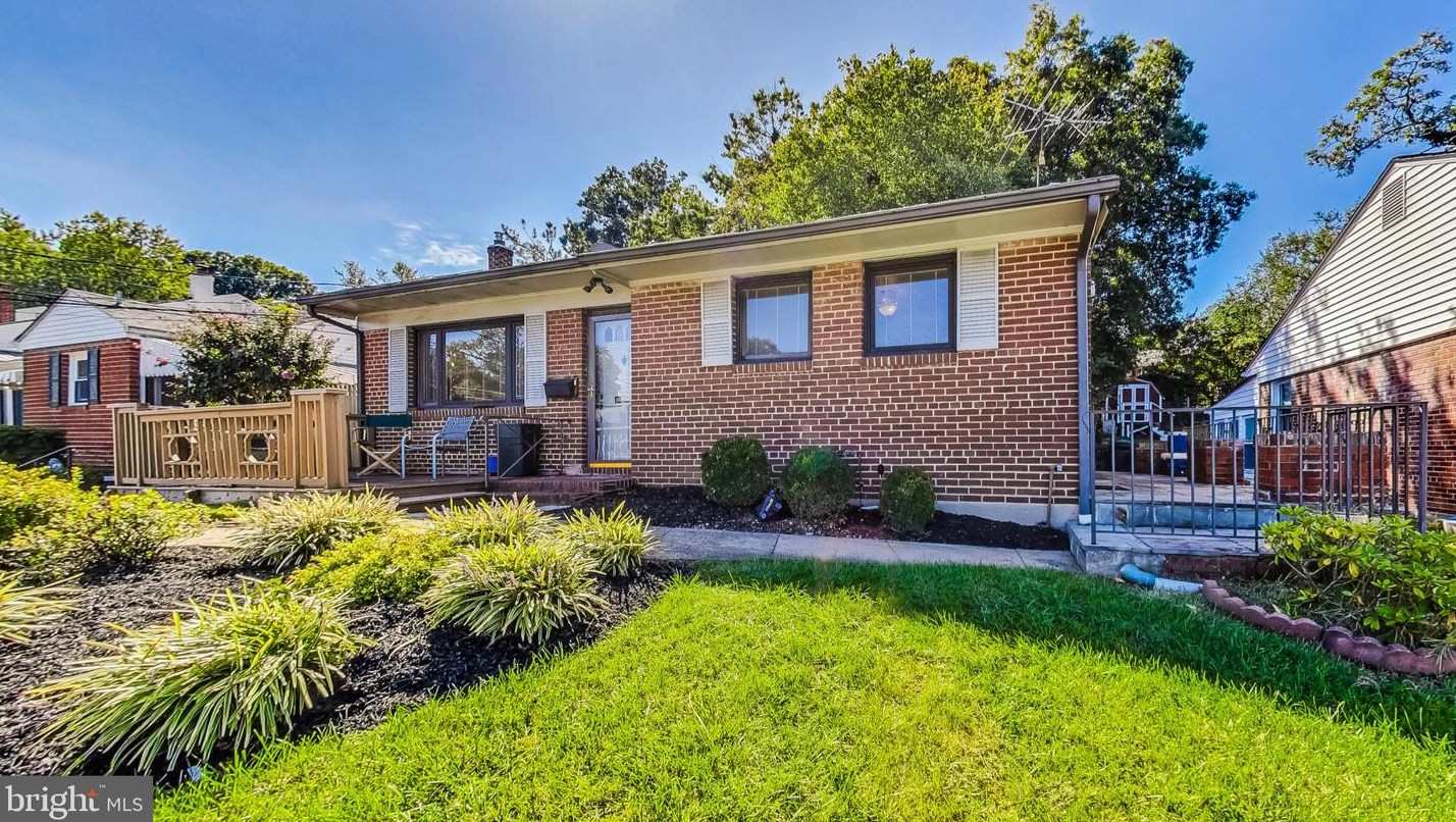 1825 Campbell Dr, Suitland, MD 20746-1024