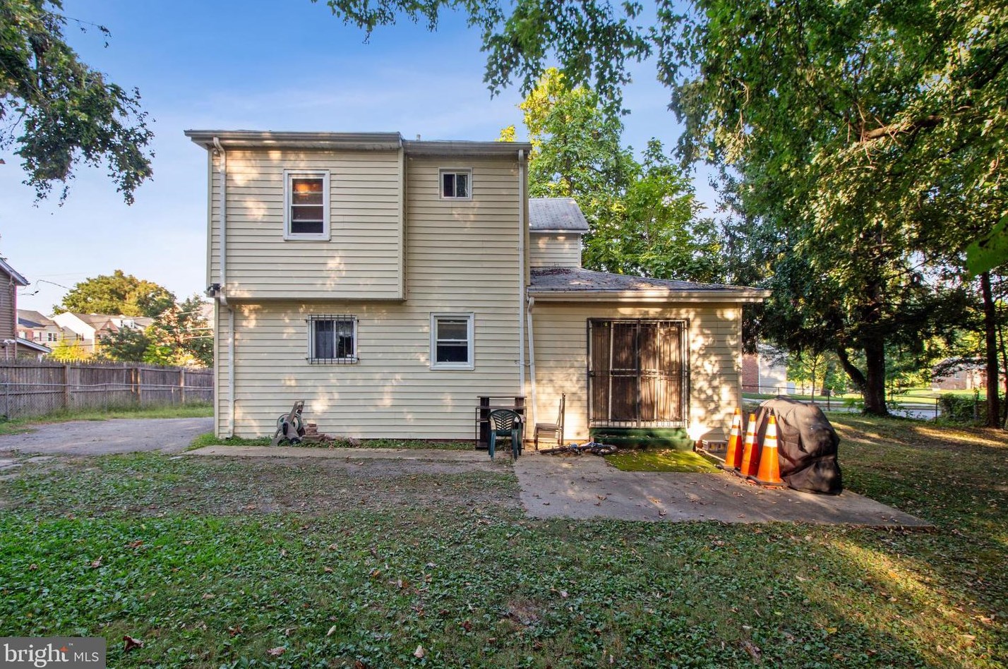 907 Rollins Ave, Capitol Heights MD 20743-3108 exterior