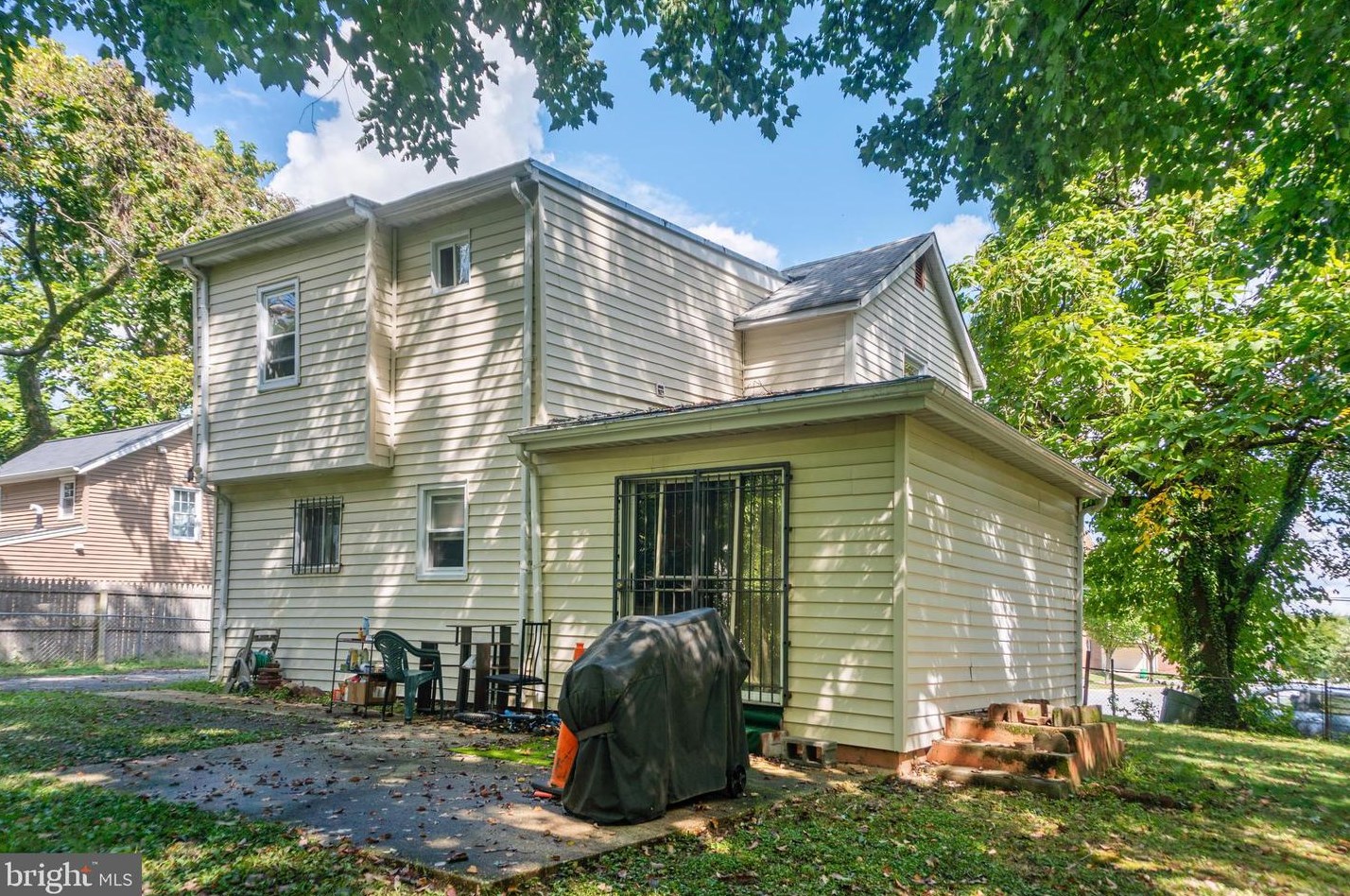 907 Rollins Ave, Capitol Heights MD 20743-3108 exterior