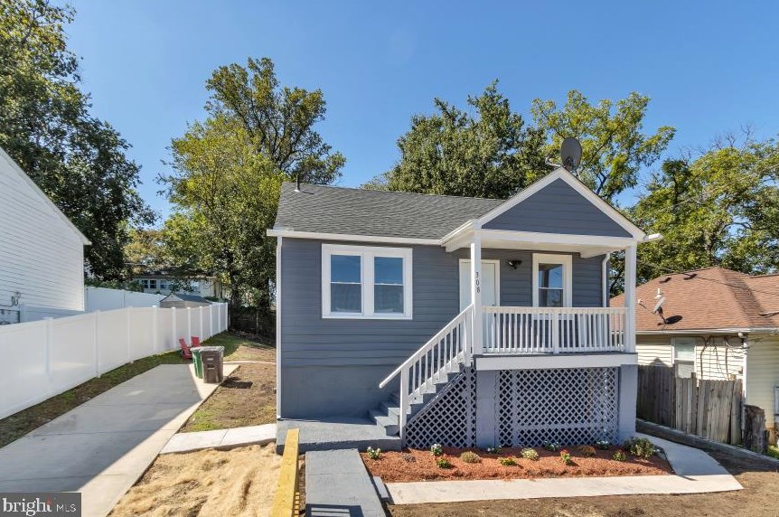 308 70th Pl, Capitol Heights, MD 20743-2205