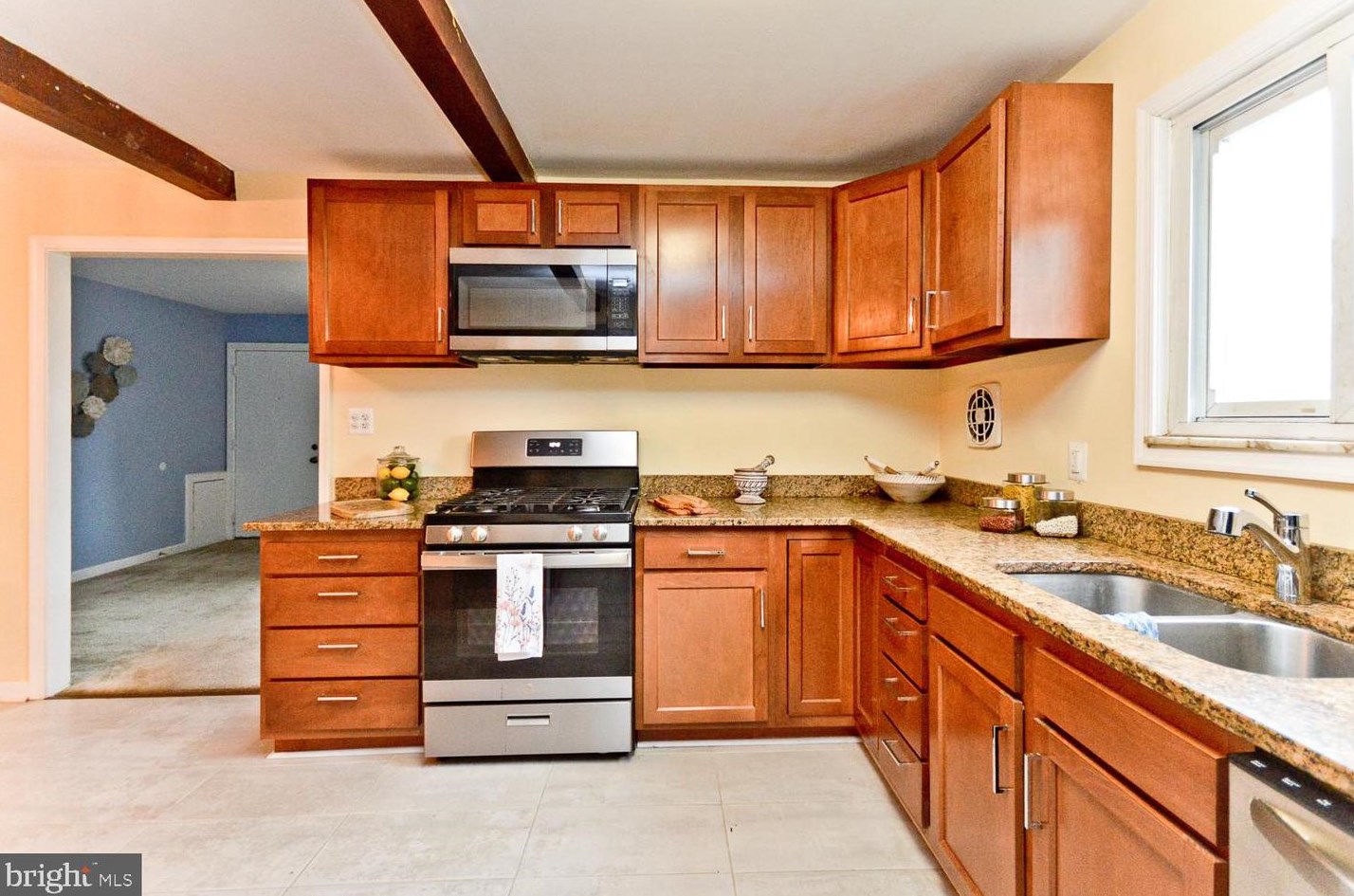 6904 Drylog St, Capitol Heights MD  20743-2403 exterior