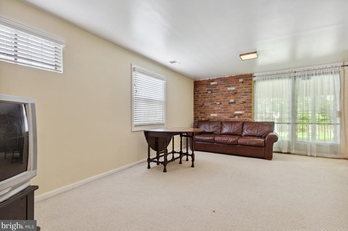 7916 Beechnut Rd, Capitol Heights MD 20743-4733 exterior