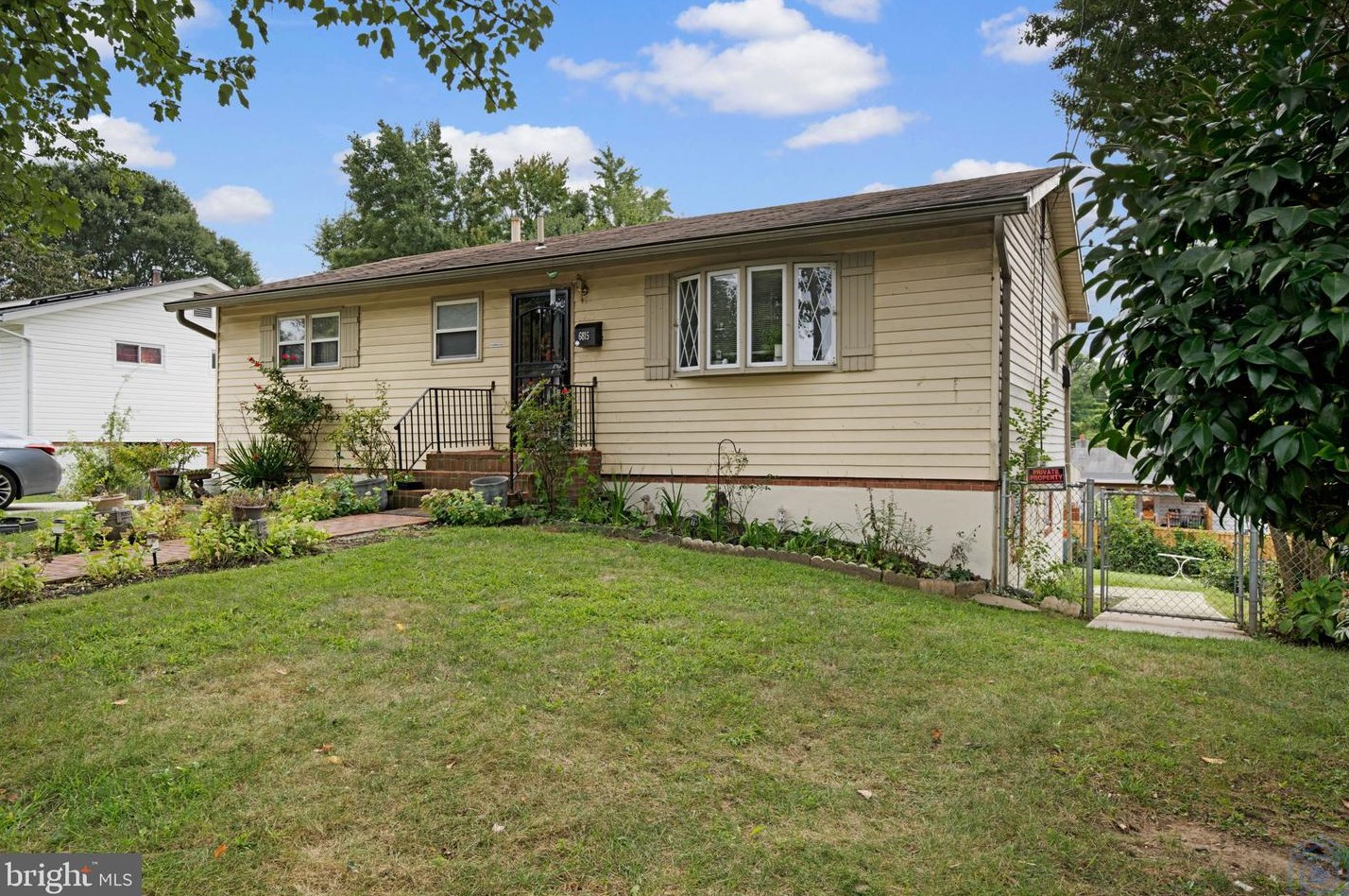 6815 Drylog St, Capitol Heights MD  20743-2401 exterior