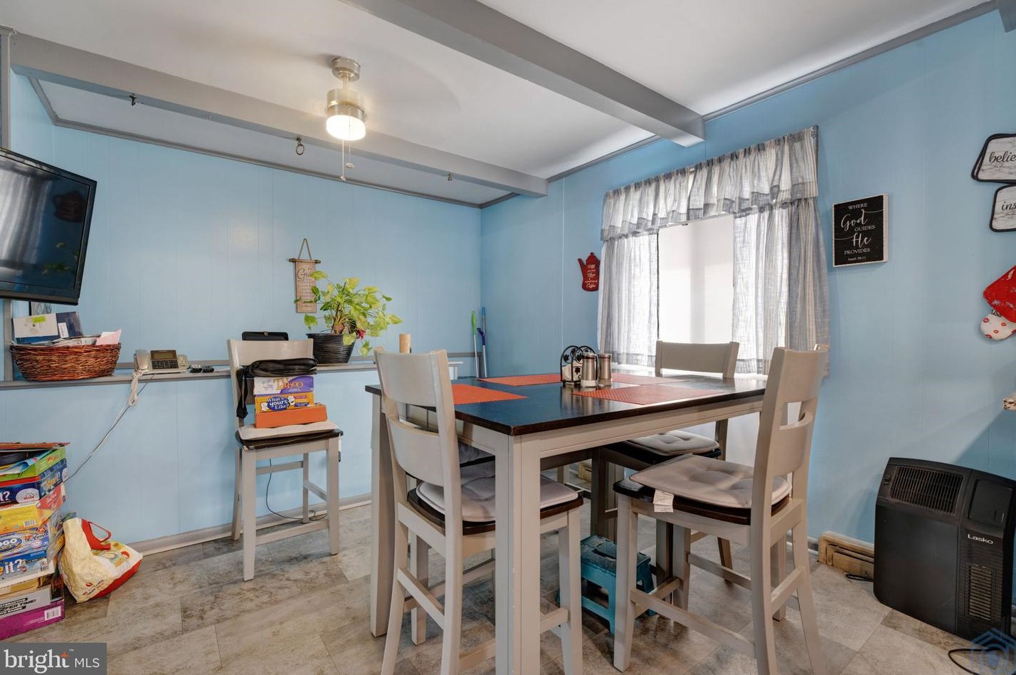 6815 Drylog St, Capitol Heights MD 20743-2401 exterior