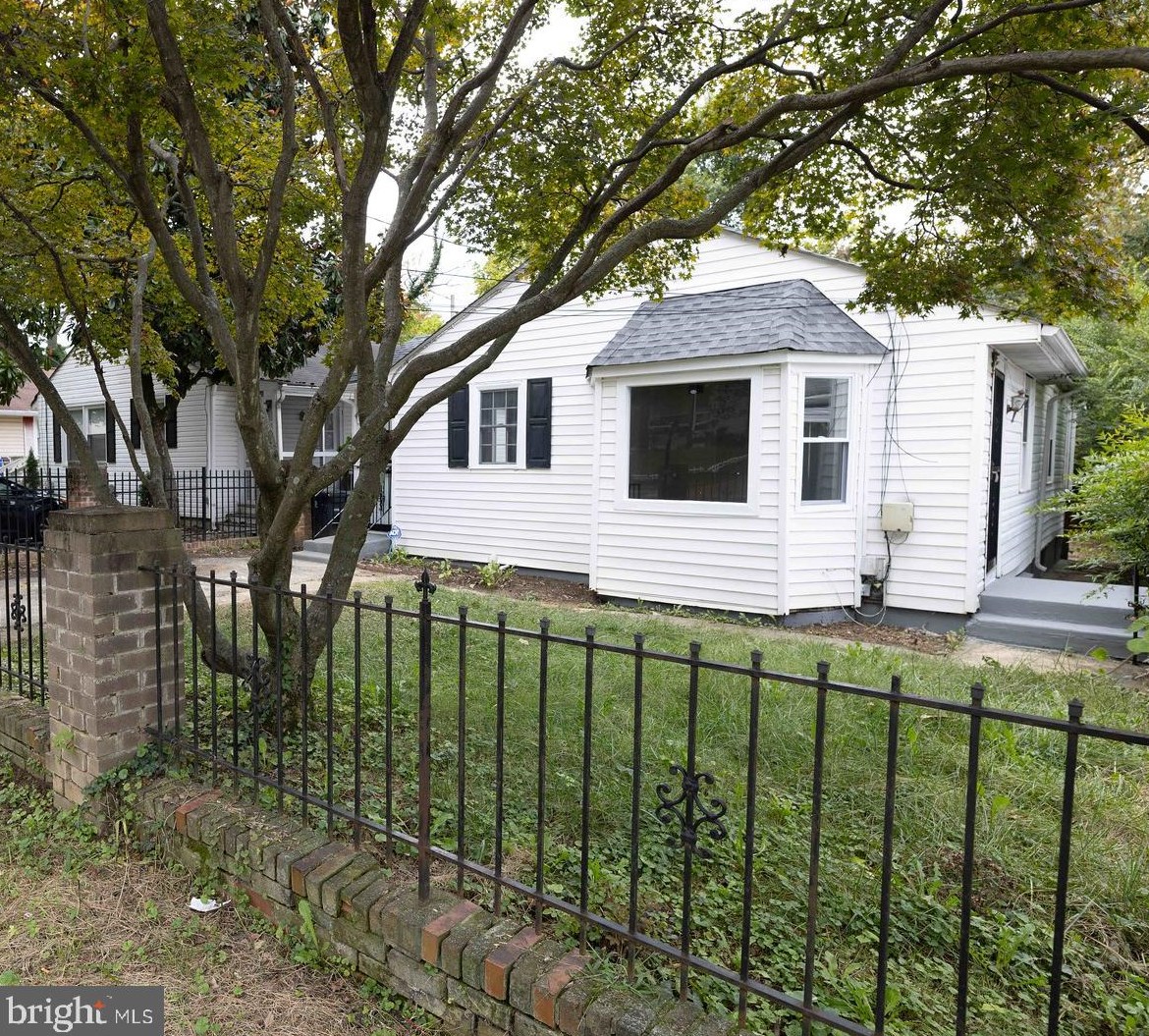 618 Fernleaf Ave, Capitol Heights MD  20743-6002 exterior