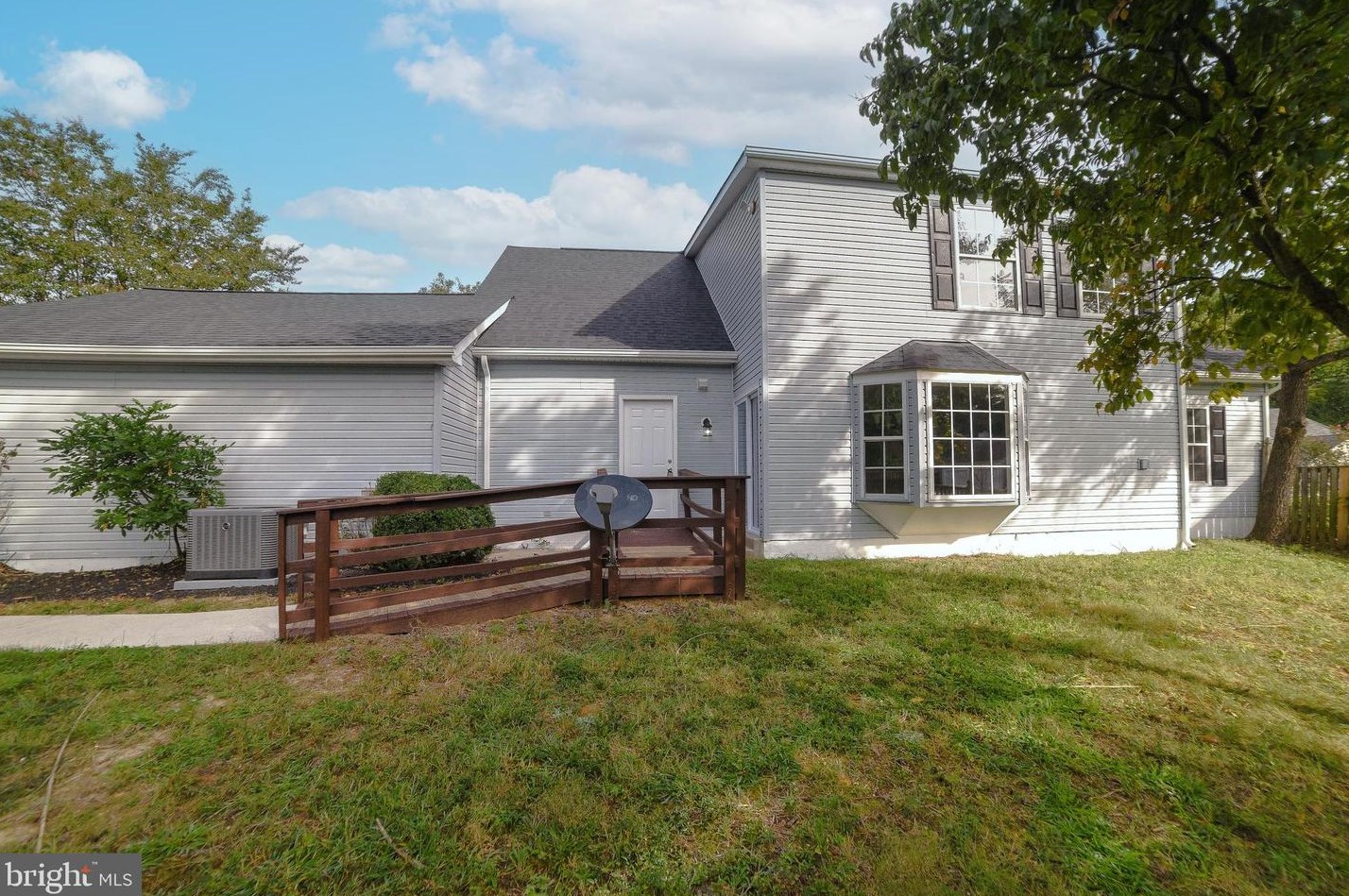 7605 Fox Hunt Ct, Clinton MD 20735-3063 exterior