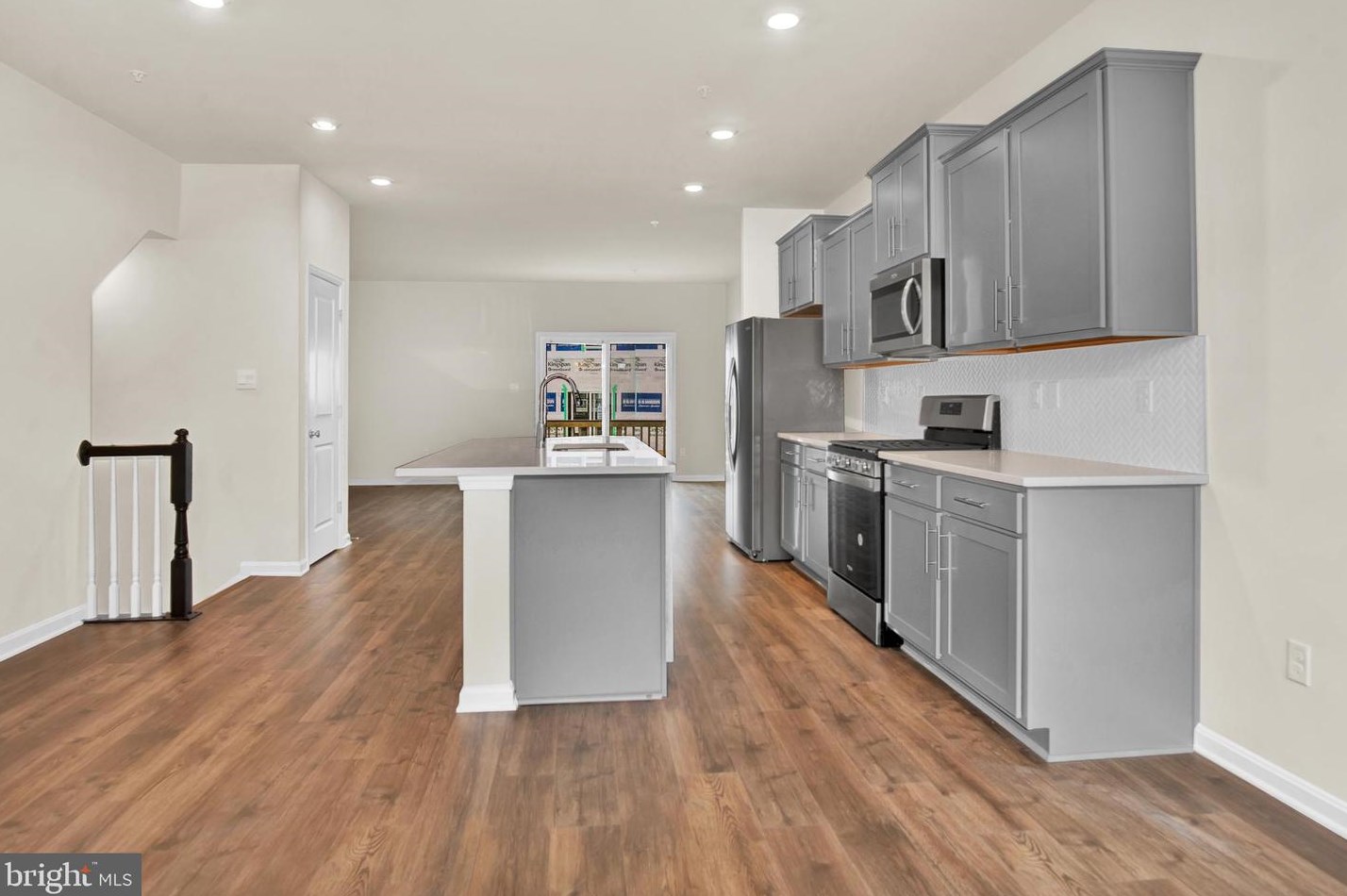 8811 Mimosa Ave, Clinton MD  20735-2648 exterior