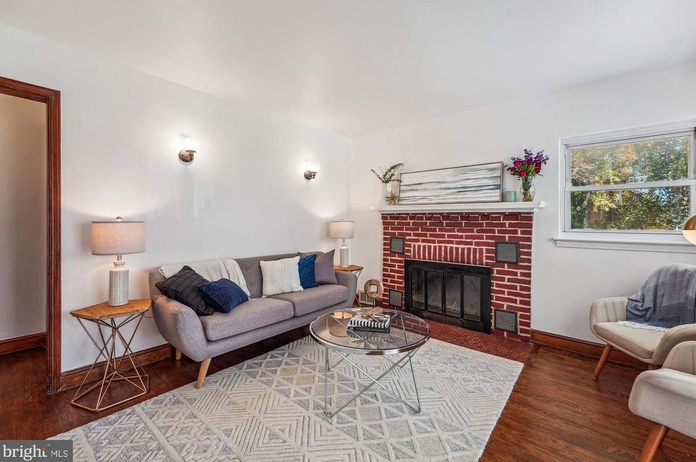 2112 Owens Rd, Oxon Hill, MD 20745