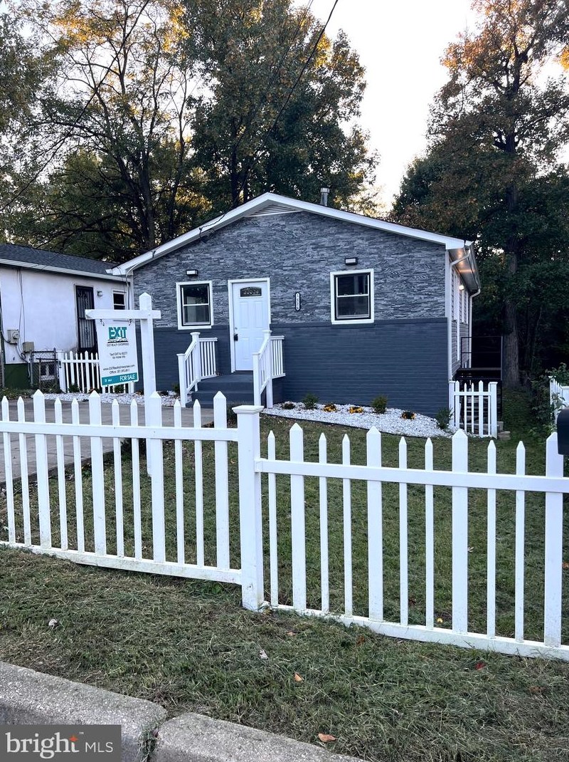 1526 7th St, Lanham, MD 20706-1628