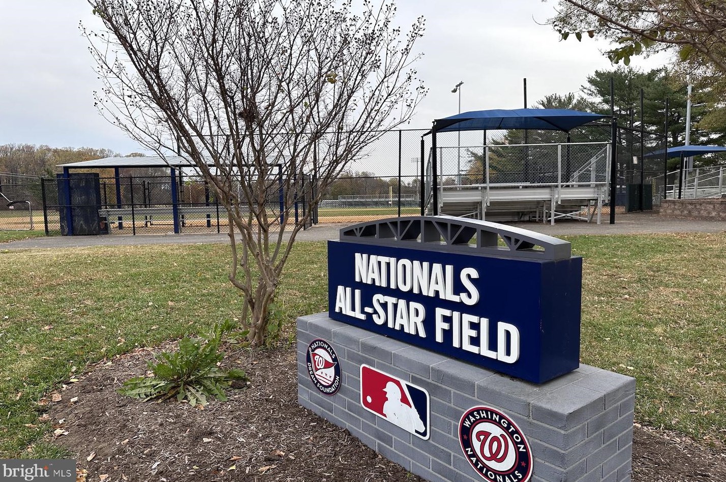 5031 Emo St, Capitol Heights MD  20743-2858 exterior