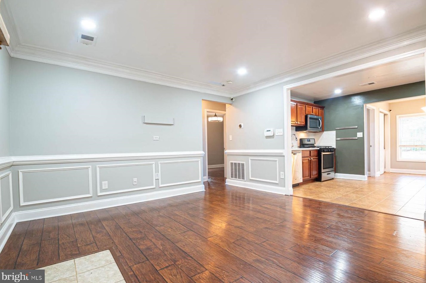 5031 Emo St, Capitol Heights, MD 20743-2858