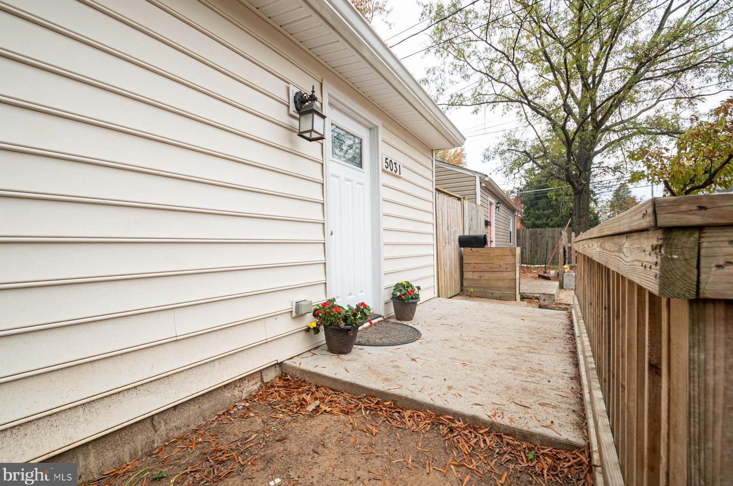 5031 Emo St, Capitol Heights MD  20743-2858 exterior