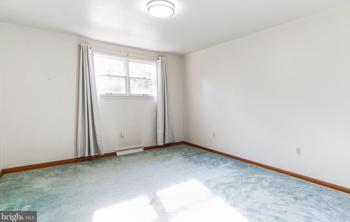 8006 Holly Ln, Clinton MD  20735-3129 exterior