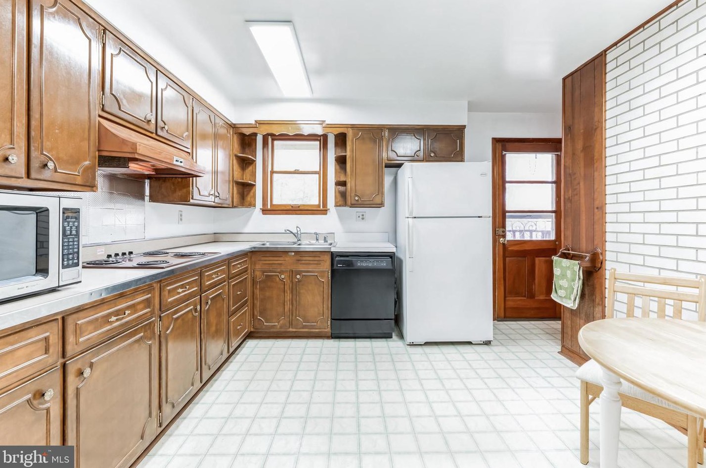 8006 Holly Ln, Clinton MD  20735-3129 exterior