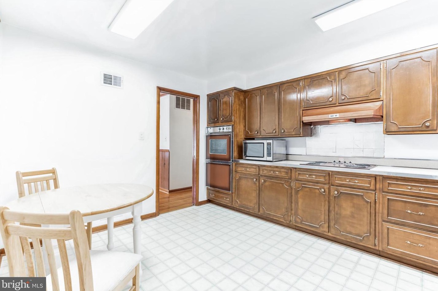 8006 Holly Ln, Clinton MD  20735-3129 exterior