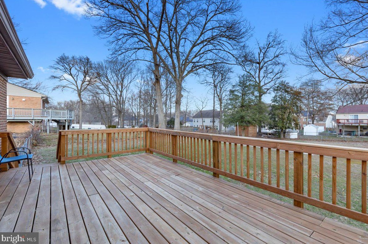 9102 Cheltenham Ave, Clinton MD  20735-2805 exterior