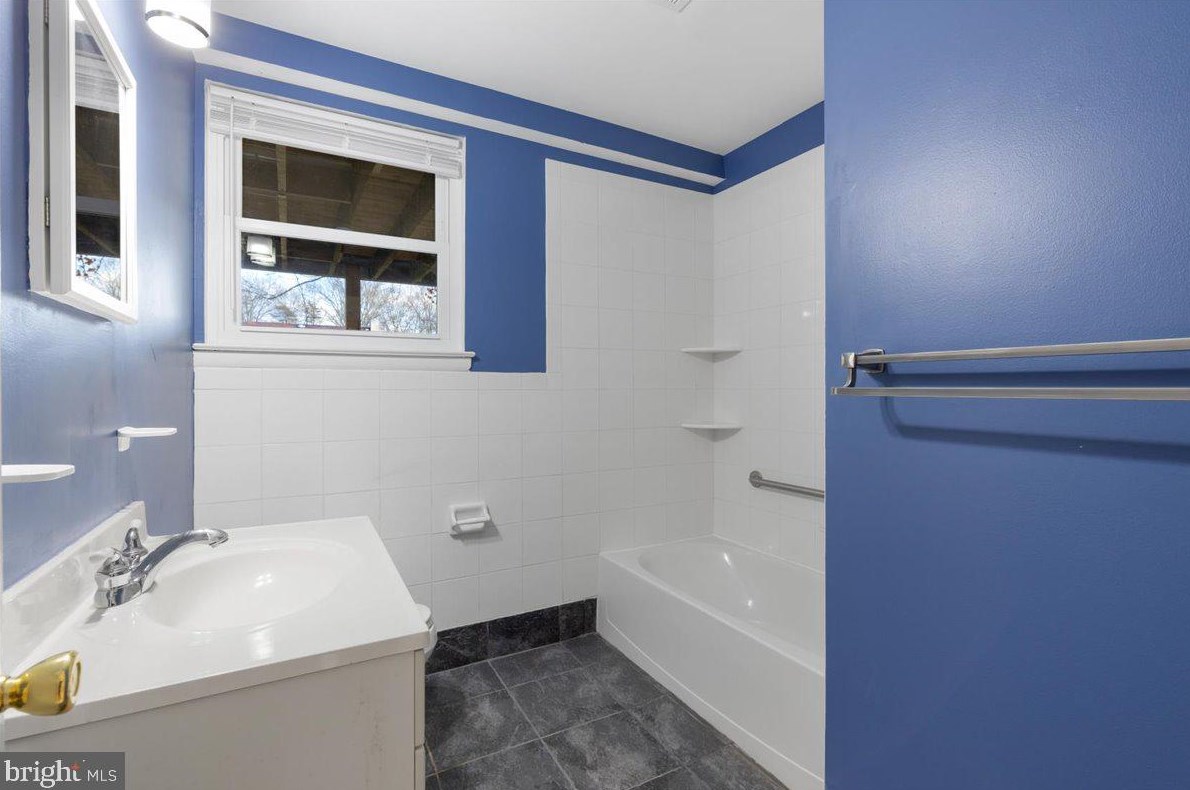 9102 Cheltenham Ave, Clinton MD  20735-2805 exterior