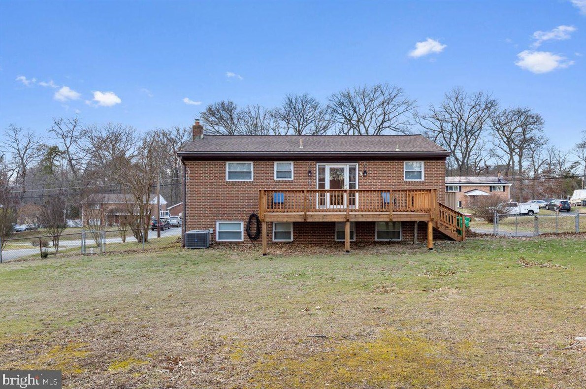 9102 Cheltenham Ave, Clinton MD  20735-2805 exterior