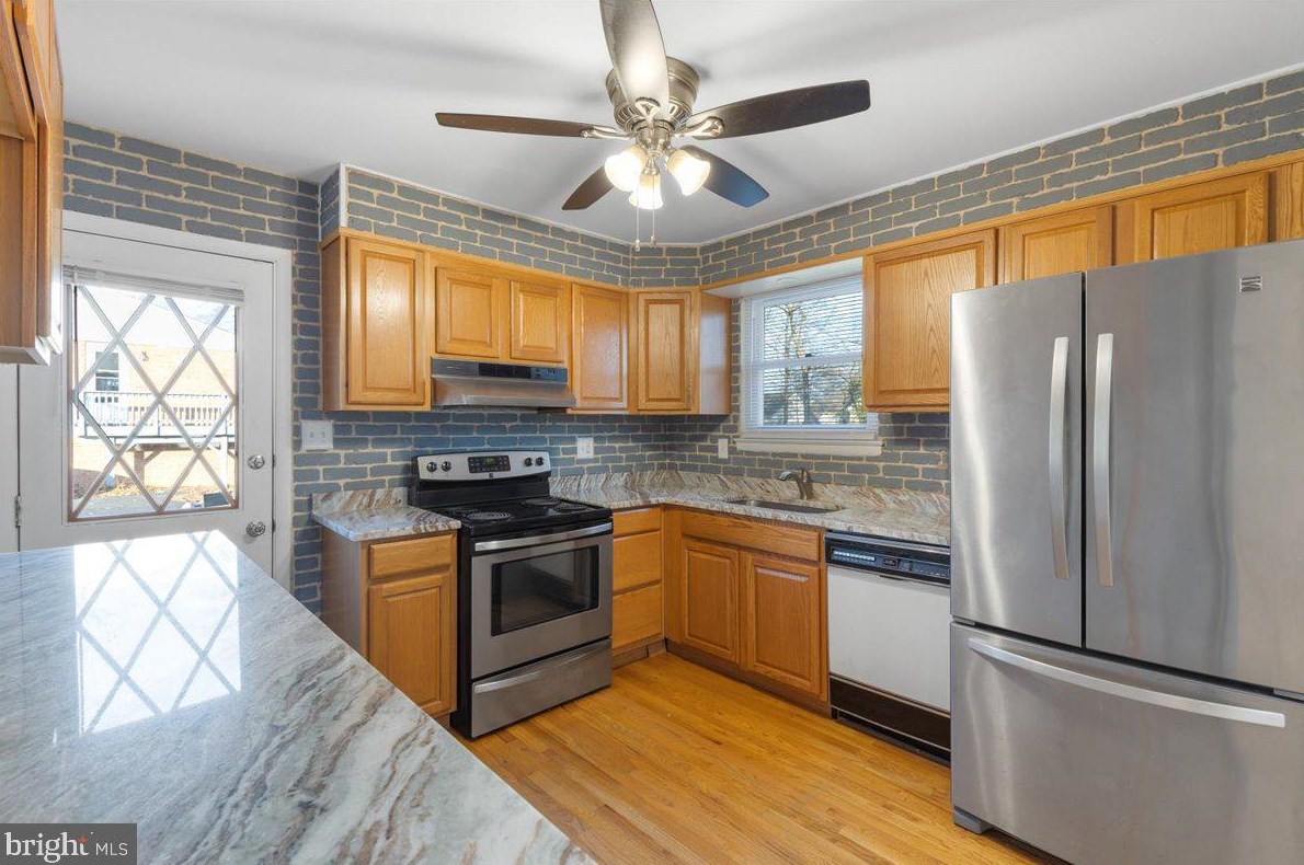 9102 Cheltenham Ave, Clinton MD  20735-2805 exterior